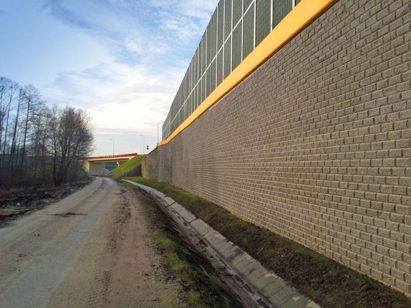 Retaining walls with block facing